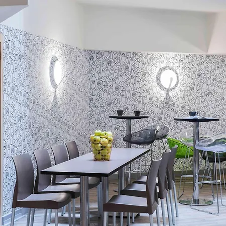 Ibis Styles Centre Port Nice