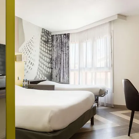 Ibis Styles Centre Port 3* Nice