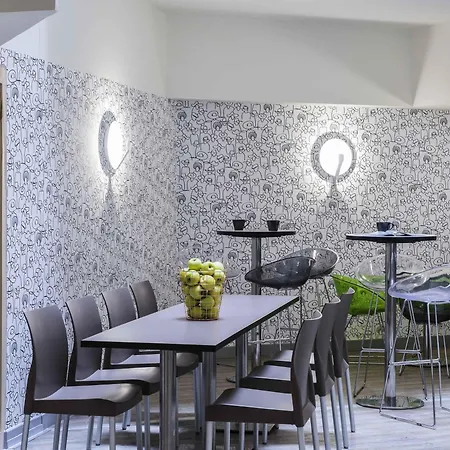 Ibis Styles Centre Port 3*