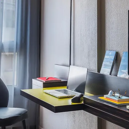 Ibis Styles Centre Port Nice