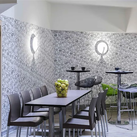 Ibis Styles Centre Port Hotel 3*