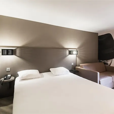 Ibis Styles Centre Port Nice