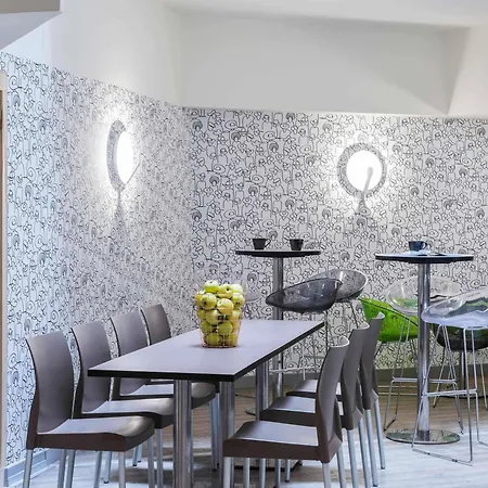 Ibis Styles Centre Port Nizza