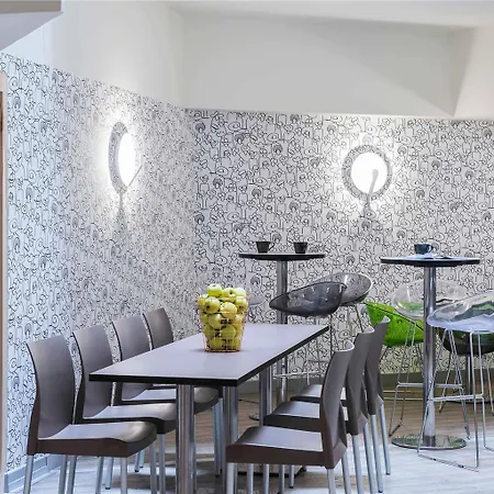 Ibis Styles Nice Vieux Port 3*
