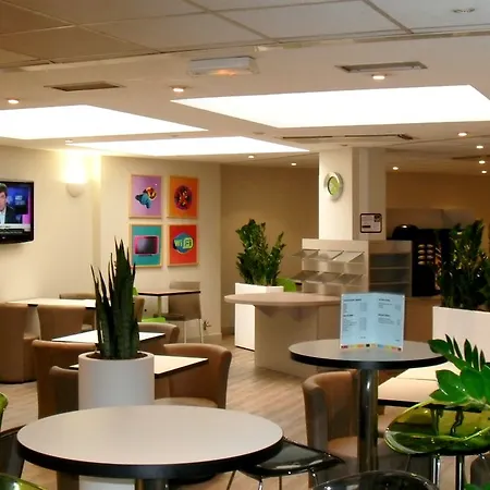 Hotel Ibis Styles Centre Port 3*