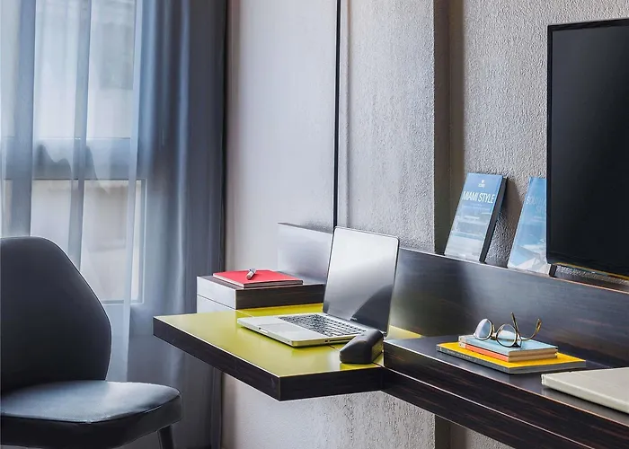 Ibis Styles Centre Port نيس