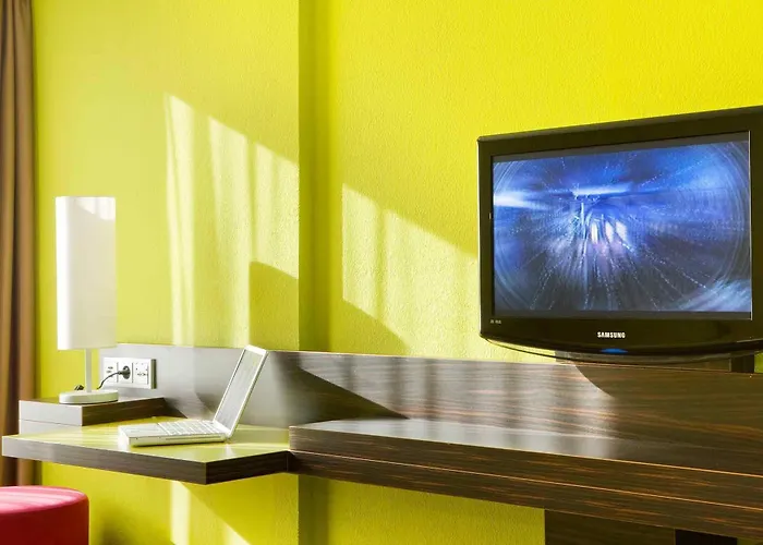 Ibis Styles Centre Port نيس