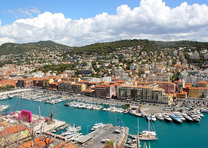 Ibis Styles Centre Port 3* نيس