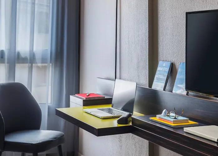 Ibis Styles Centre Port Nice