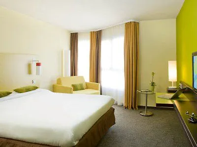 Ibis Styles Centre Port 3*
