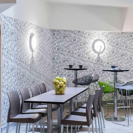 Ibis Styles Centre Port Nizza