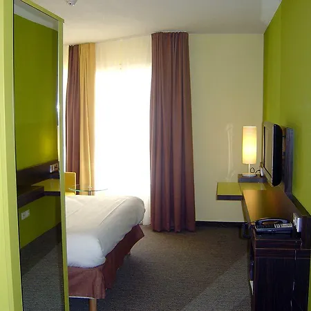 Ibis Styles Centre Port Nizza