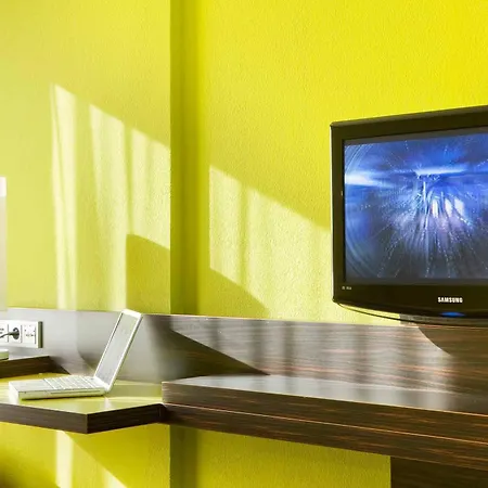 Ibis Styles Centre Port Nizza